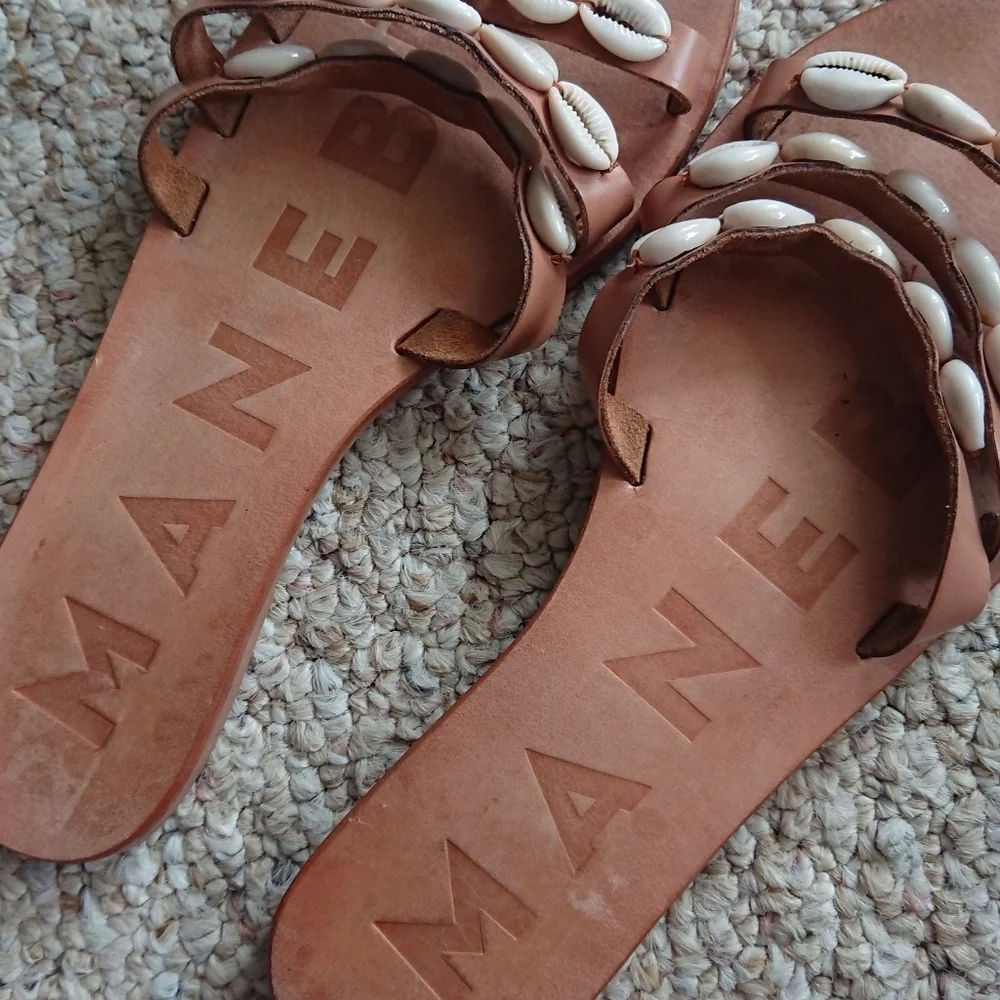 Manebí 'Ibiza' full grain leather and shells slides size 6.5